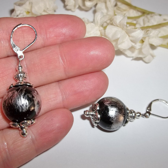 Black and Silver Earring Pair Woman Jewelry 4049 - Picture 3 of 6